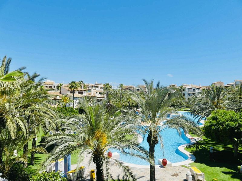 Foto 40a6101c-03cb-4821-bf2f-66b140238dea. Apartament amb piscina a Zona Playa de los Locos Torrevieja