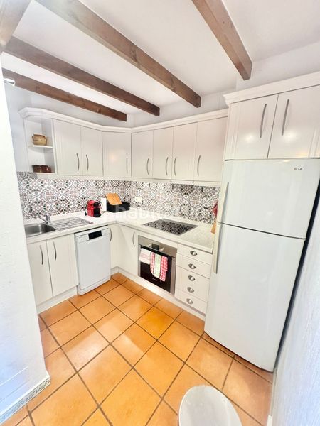 Foto f85935e4-b909-4553-98de-c25c53c8315e. Apartament amb piscina a Zona Playa de los Locos Torrevieja