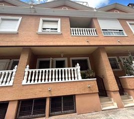 Casa adossada a Huerta 9. Casa adosada en venta en parque severo ochoa, 4 dormitorios.