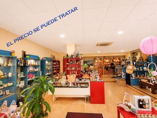 Local Comercial a Reyes católicos 2. Local en venta en centro, 1 dormitorio.
