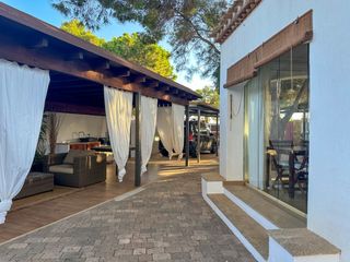 Chalet in Punta Prima. Pareado en venta en punta prima, 4 dormitorios.