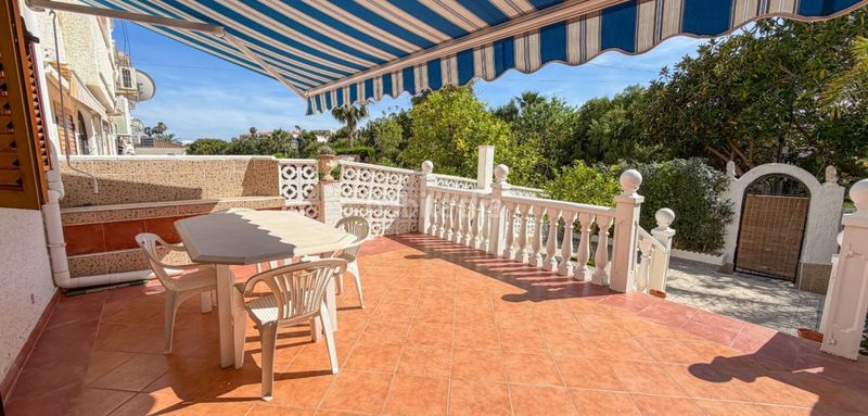 Foto 5371d597-9283-4ca6-b70f-720e58132e0f. Casa adossada a Playa Flamenca Orihuela