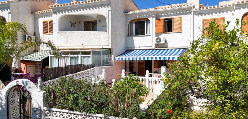 Foto 54a3b1ec-ba70-47d0-a624-270cd0080e5e. Casa adossada a Playa Flamenca Orihuela