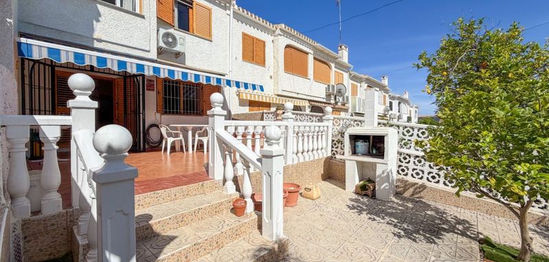 Foto 769ad736-1351-45c3-9bbc-aa6280921611. Casa adossada a Playa Flamenca Orihuela