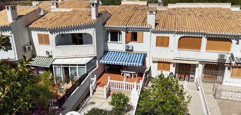 Foto c0184906-73fb-4208-91ed-08497a69ba85. Casa adossada a Playa Flamenca Orihuela