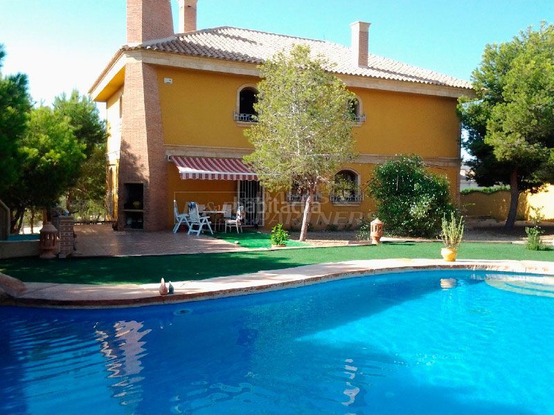 Foto b1c1b2d9-5fa0-4ab4-8a71-17792ba4fba6. Edifici a Lo Marabú Rojales