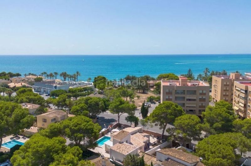 Foto d56f7d13-17ad-496d-861f-e3413136c9c9. Xalet amb aparcament piscina a Punta Prima Orihuela