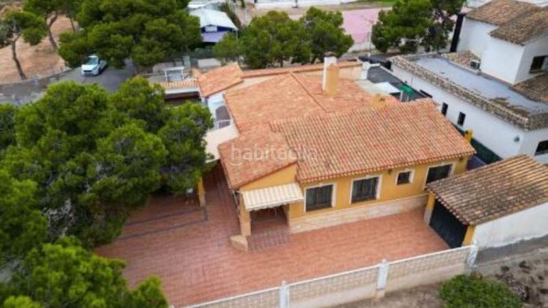 Foto ebfc365e-5ed4-4285-ae7c-2a3cfd6ce006. Xalet amb aparcament piscina a Punta Prima Orihuela