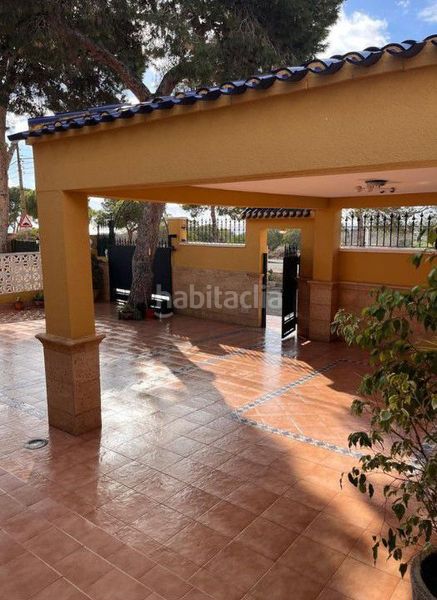 Foto f3118782-2fad-45fc-aed0-a7e125f71479. Xalet amb aparcament piscina a Punta Prima Orihuela