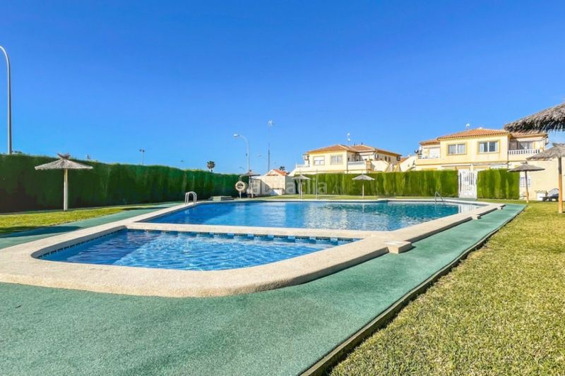 Foto b3c7a649-2725-46ee-b334-3b32c31d3b4c. Planta baixa amb piscina a Playa Flamenca Orihuela