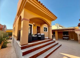 Lloguer Xalet  Aguas nuevas. Chalet individual en alquiler en aguas nuevas, 2 dormitorios.