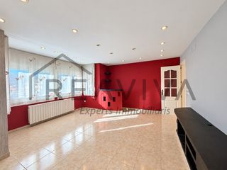 Appartamento in Seu d´Urgell (La). Piso con planta superior anexa y terraza en la seu durgell 195 m