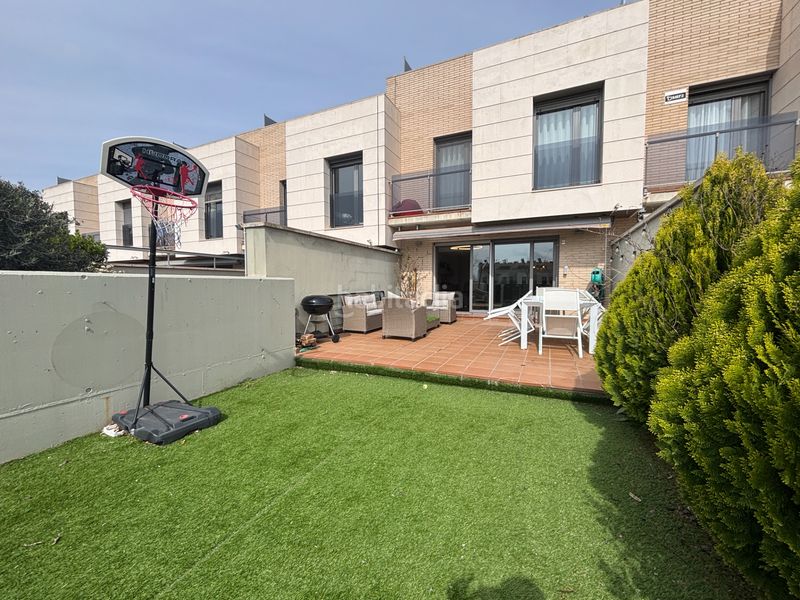 Foto 083344f0-2258-4c72-9db7-62b708565dda. Casa adossada amb calefacció aparcament piscina a Lleida