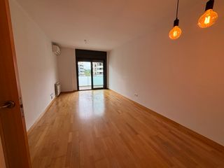 Rent Flat  Carrer del pont de suert. Piso en calle pont de suert en cap pont