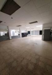 Local Comercial en Centre. Dos locales con amplio parquin en el centro de mollet del valles