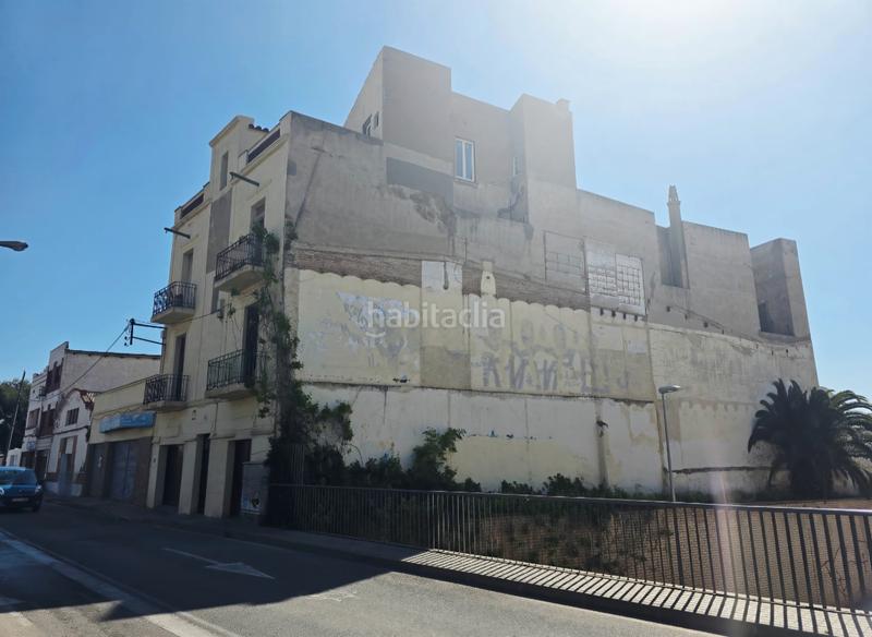 Foto 0359d92d-eab8-41c1-9427-37bee0e8e613. Gebäude mit pool in Centre Badalona