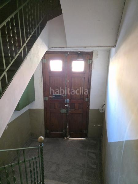 Foto 516bd2ae-deb5-4c6b-8239-e07e3c8dd773. Gebäude mit pool in Centre Badalona