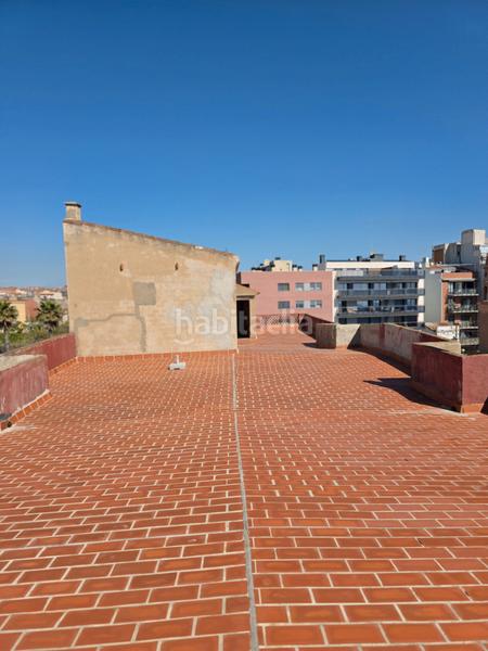 Foto 5c3a5a31-2a42-44bb-801e-01441075e1ce. Gebäude mit pool in Centre Badalona