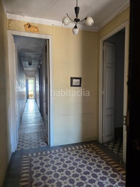 Foto 911527c4-c264-466b-9931-354dd0356019. Gebäude mit pool in Centre Badalona