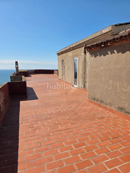 Foto f1a886c9-714b-46c3-92fe-6b4a83bfaa95. Gebäude mit pool in Centre Badalona