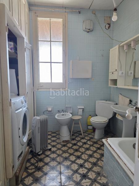 Foto f56f63ea-6cd8-49a4-b6f2-232b4f570a9e. Gebäude mit pool in Centre Badalona