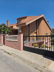 Chalet en Sant Fost de Campsentelles. Chalet cuatro vientos en sant fost de campsentelles jardn priva