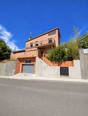 Chalet in Sant Fost de Campsentelles. Casa independiente en sant fost de campsentelles - ¡tu hogar ide