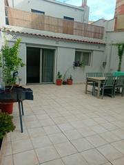 Casa adossada a Muralla de sant antoni 100