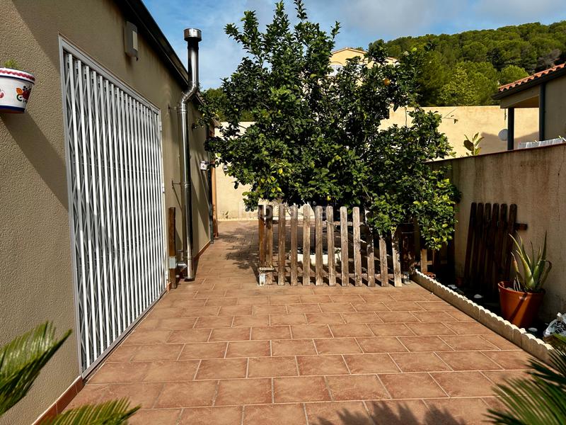 Foto 1b7633ea-592e-4013-88cc-90e55836d307. Casa aparellada amb aparcament a Valls