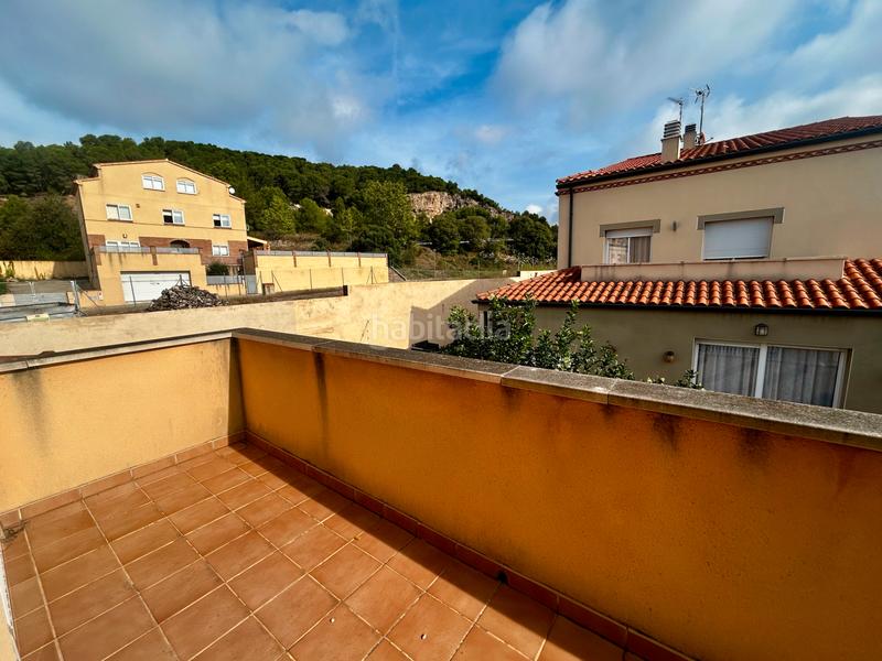 Foto 601ed28e-66ea-45df-bbde-e7bca2022ad7. Casa aparellada amb aparcament a Valls