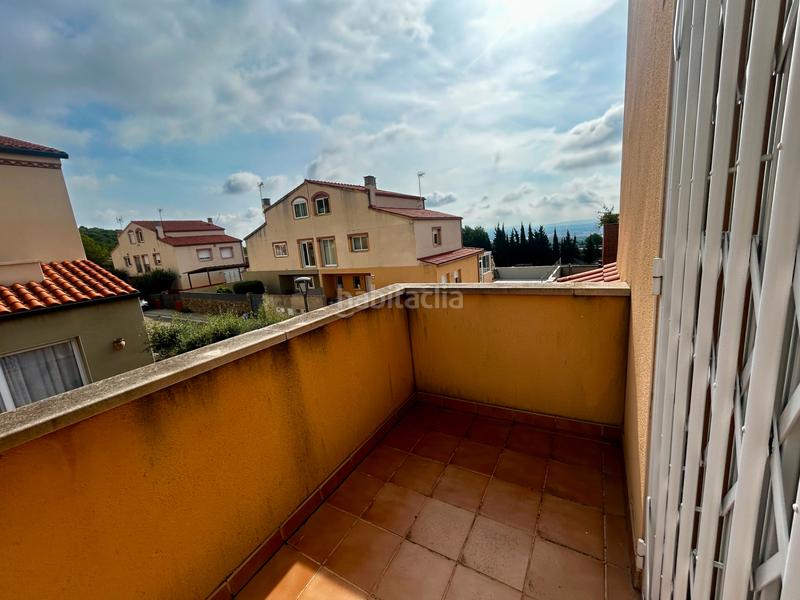 Foto cb005811-12fb-4b92-8137-a07ad7a6f9b4. Casa aparellada amb aparcament a Valls