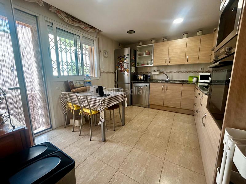 Foto e8896c51-840d-472b-a35f-62927130424d. Casa aparellada amb aparcament a Valls