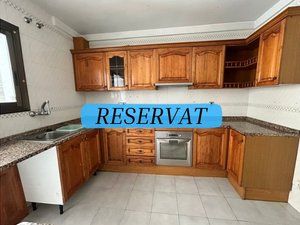 Etagenwohnung  Carrer xiquets de valls. Piso amplio y luminoso en el corazón de valls