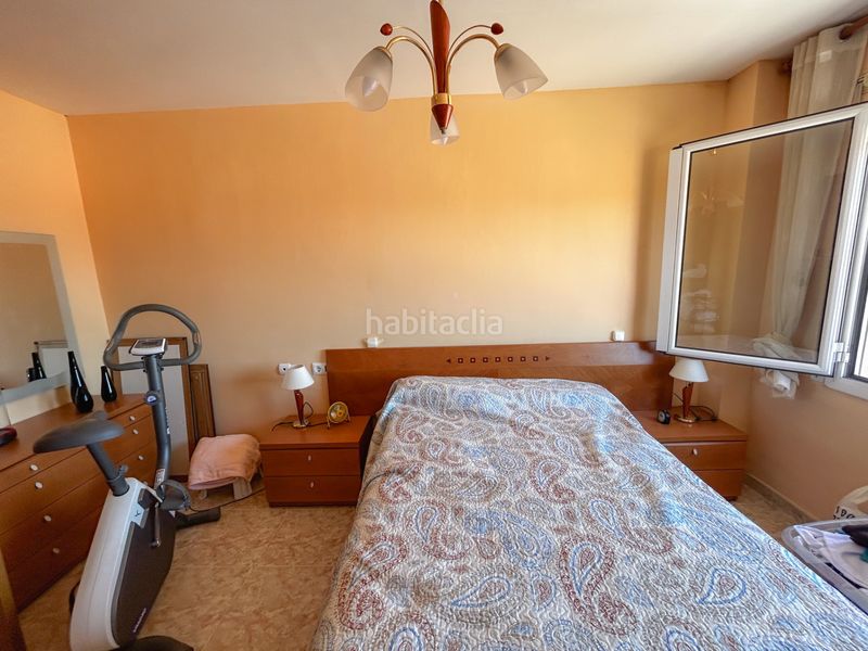Foto f00bc25b-8f50-47fc-b224-77d09355cbf4. Casa adossada amb aparcament a Valls