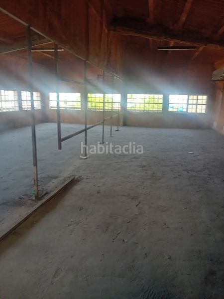 Foto c0b6030b-4ae5-43cf-b35e-9006f015a52c. Nau industrial a Valls