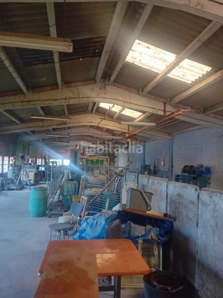 Foto ff323d02-2ba3-4156-b904-a6aed05804e0. Nau industrial a Valls
