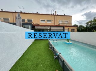Casa  Avinguda de montserrat. ��perfecta casa adosada con piscina, garaje y muebles incluidos!