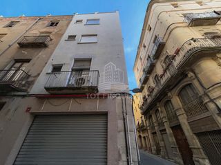 House  Carrer del carme. �perfecta casa esquinera a reformar de 4 pisos y un local!  opor