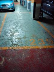 Aparcament cotxe  Passatge riu congost. Plaza parking coche grande