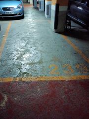 Aparcament cotxe  Passatge riu congost. Plaza parking
