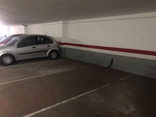 Aparcament cotxe  Carrer de francesc maci. Plaza parking coche mediano