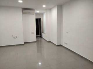 Local commercial  Passatge del riu onyar. Local estudio 40 m2 reformado patio