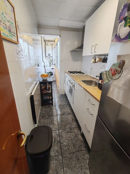 Foto 8bf4cdba-b66c-4f95-b019-e81cd04cd3b3. Àtic amb calefacció a Llefià Badalona