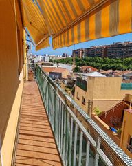 Lloguer Pis  Carrer de bonavista. Piso con balcón