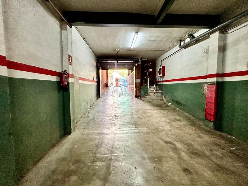 Foto ee6f3ab1-56ed-4748-9b94-982e84508e0a. Aparcament cotxe a Centre-Eixample-Can Llobet Barberà del Vallès