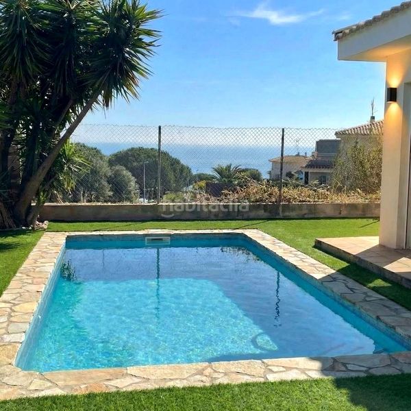 Foto e8ab2e22-8e65-4752-9449-0a8335591216. Casa amb aparcament piscina a Centre Sant Pol de Mar