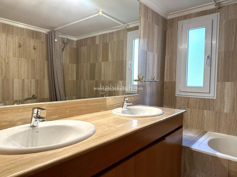 Foto d4966f45-9c90-41ba-9365-4089c441fc61. Rent flat with heating parking pool in Son Armadams Palma de Mallorca