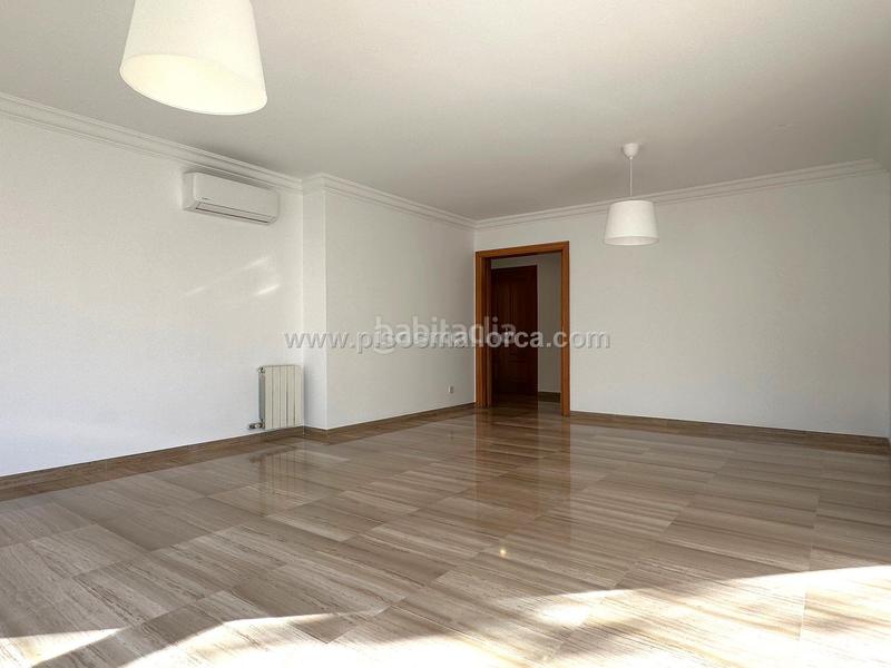 Foto b1e9bce9-daee-4f31-b882-e3600b3c5643. Lloguer pis amb calefacció aparcament piscina a Son Armadams Palma de Mallorca