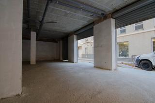 Rent Business premise in Plaza Xúquer. Amplio local en paiporta