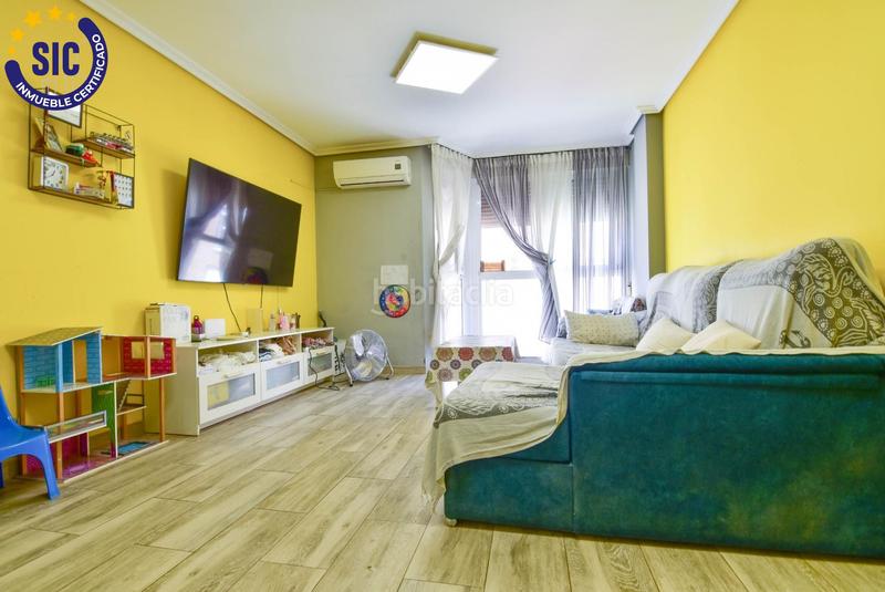 Foto f68176d8-b904-47a8-83bd-130275b87b73. Pis amb aparcament a Plaza Xúquer Paiporta